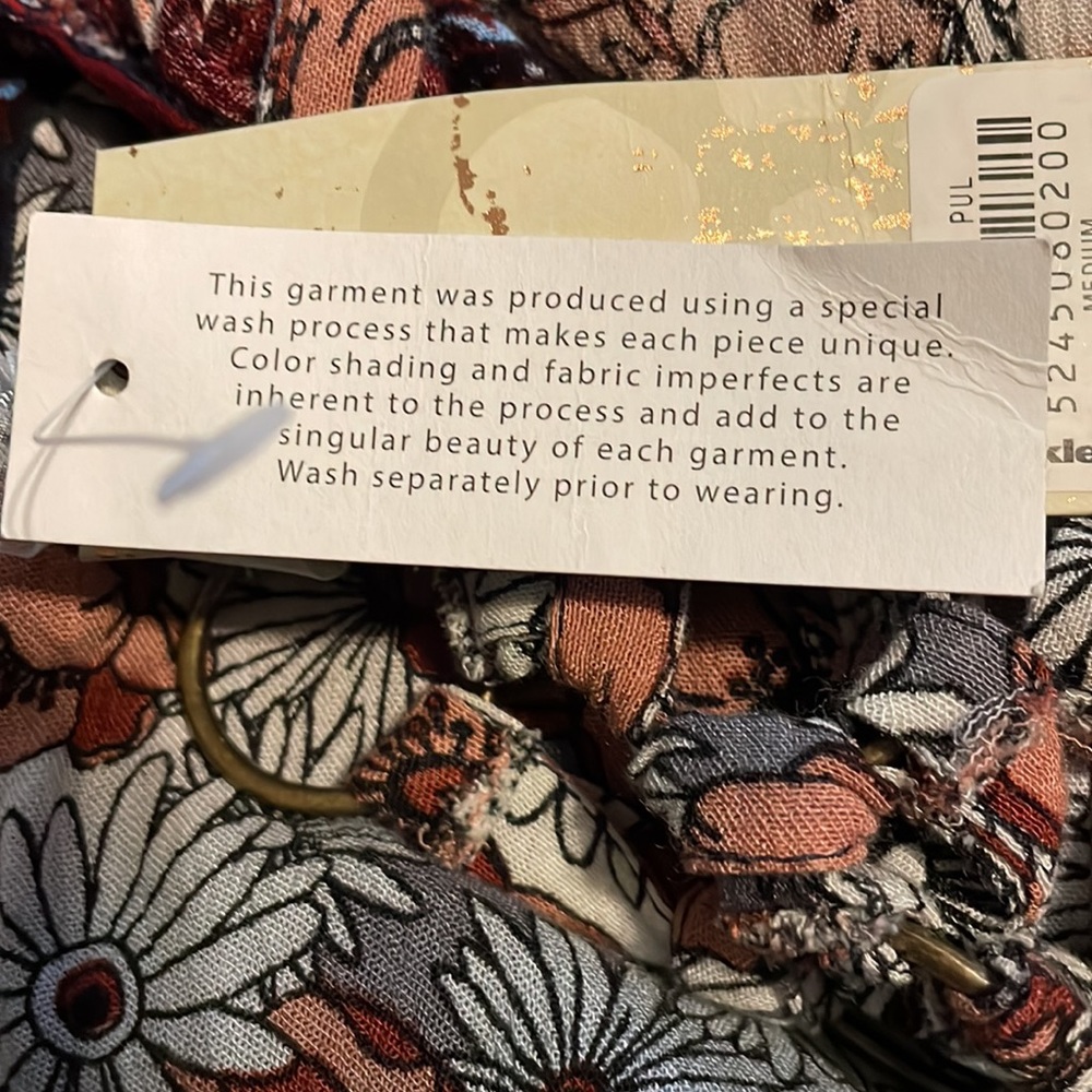 Buckle gimmicks bohemian summer shirt with metals & cloth design/pattern. Medium - Picture 6 of 12